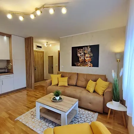 Monarch Relax And Apartment
