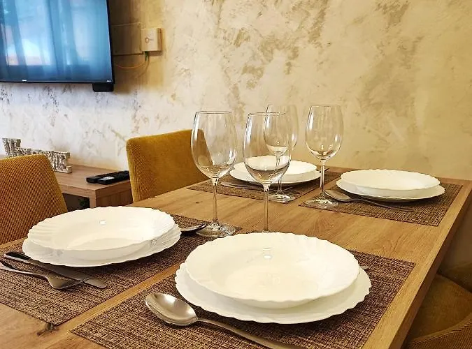 Monarch Relax And Apartamento